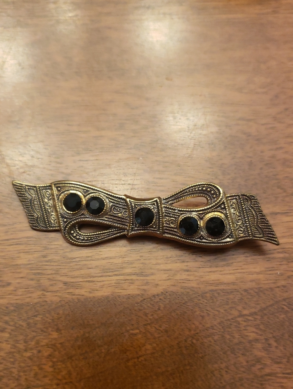 Vintage-Inspired Gold Tone Bow Brooch with Black Faceted Accents